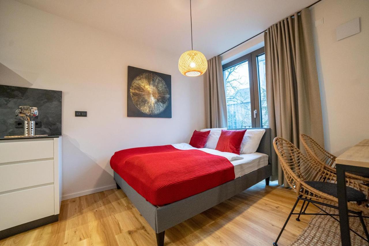 Full House Premium Apartments Йена Екстериор снимка